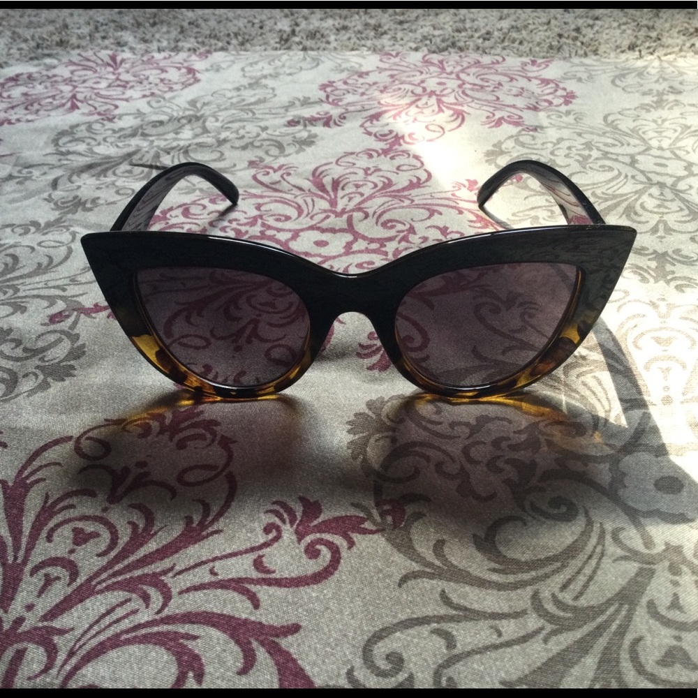 Cat eye sunglasses